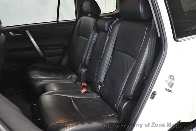2013 Toyota Highlander SE - 22952807 - 19