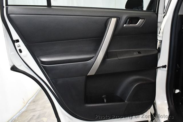 2013 Toyota Highlander SE - 22952807 - 21