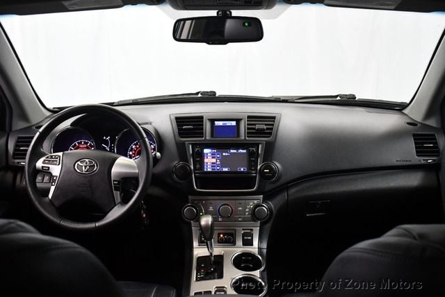 2013 Toyota Highlander SE - 22952807 - 28