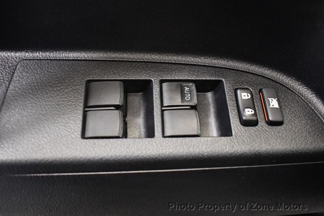 2013 Toyota Highlander SE - 22952807 - 29