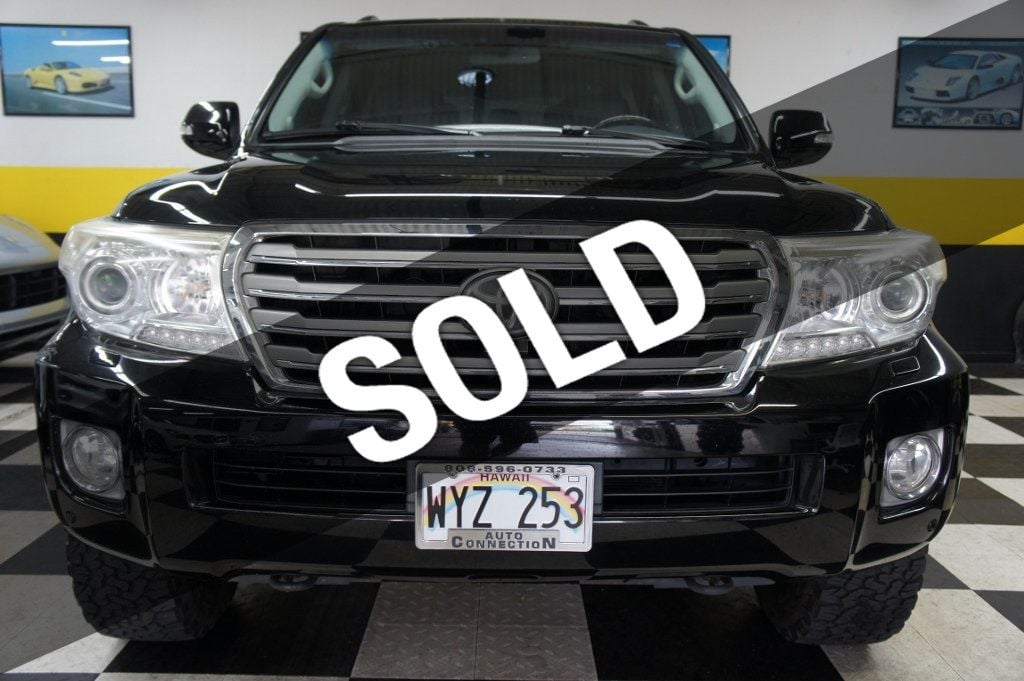 2013 Toyota Land Cruiser Extra Clean! - 22489556 - 0