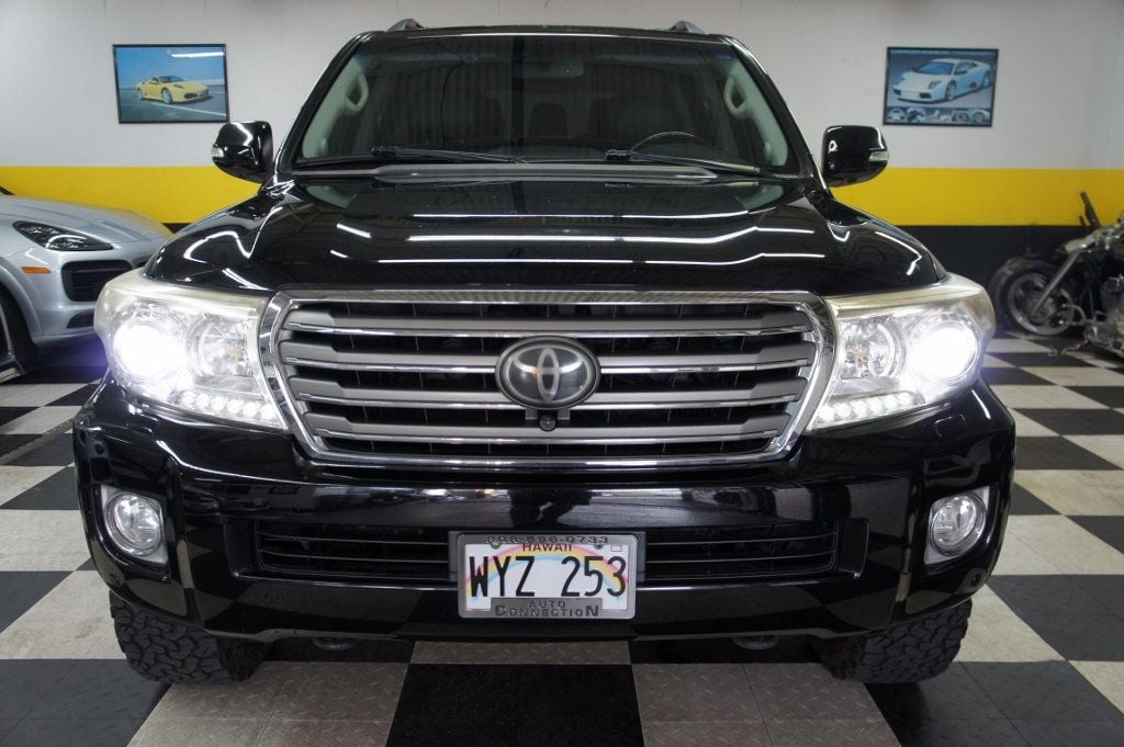 2013 Toyota Land Cruiser Extra Clean! - 22489556 - 51