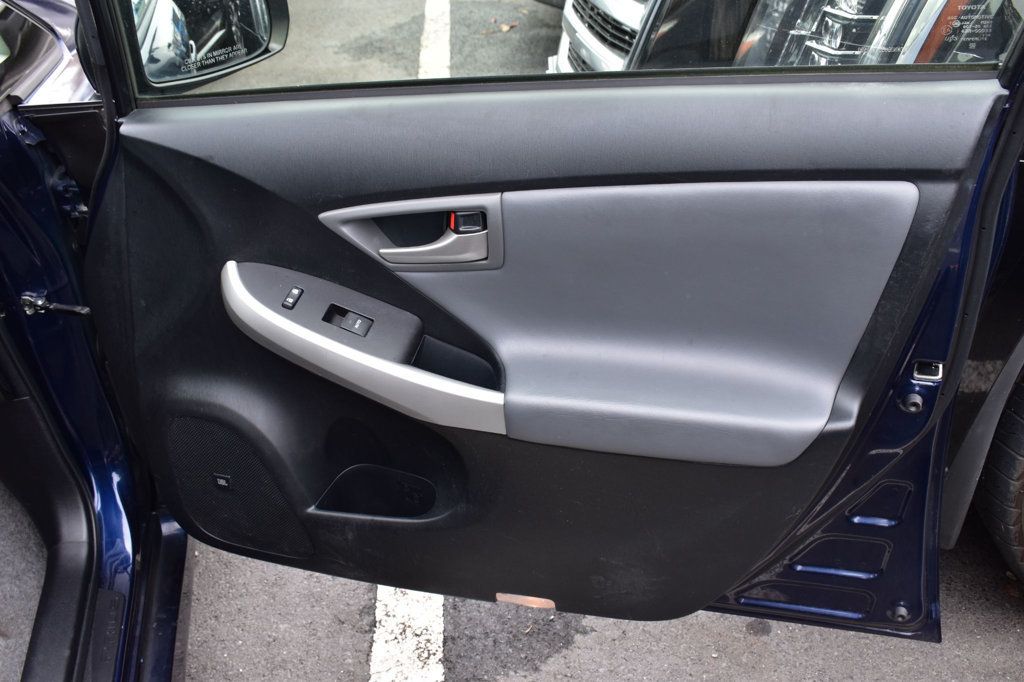 2013 Toyota Prius 5dr Hatchback Four - 22986075 - 48