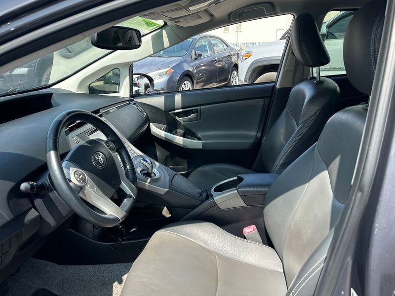 2013 Toyota Prius 5dr Hatchback Three - 23042303 - 11