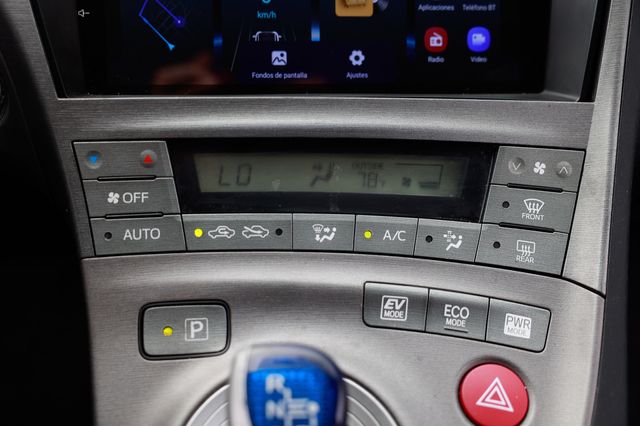 2013 Toyota Prius 5dr Hatchback Three - 22940228 - 32