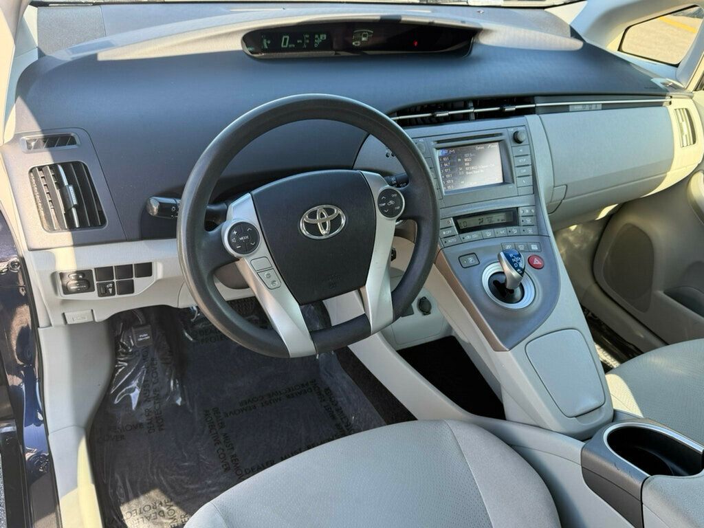 2013 Toyota Prius 5dr Hatchback Three - 23016440 - 12