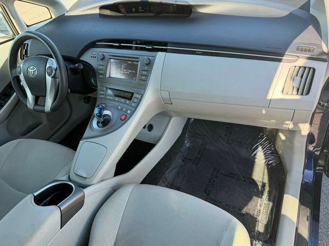 2013 Toyota Prius 5dr Hatchback Three - 23016440 - 13