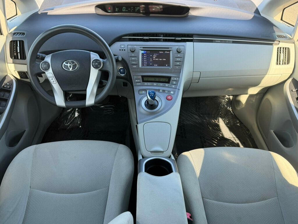 2013 Toyota Prius 5dr Hatchback Three - 23016440 - 1