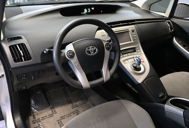 2013 Toyota Prius 5dr Hatchback Two - 23070245 - 9