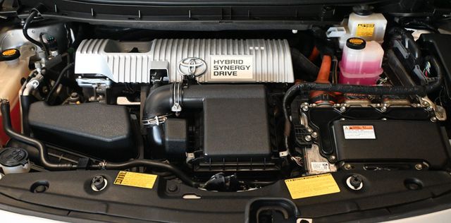 2013 Toyota Prius 5dr Hatchback Two - 23070245 - 20