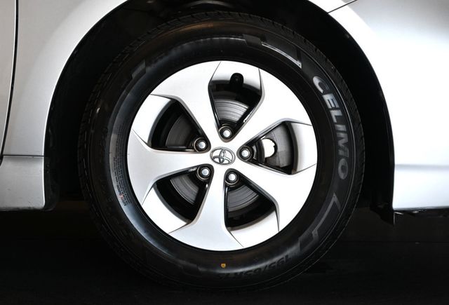 2013 Toyota Prius 5dr Hatchback Two - 23070245 - 8