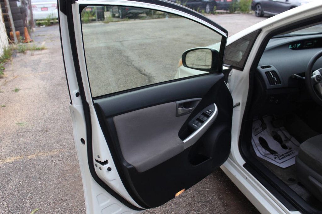 2013 Toyota Prius 5dr Hatchback Two - 22919568 - 9