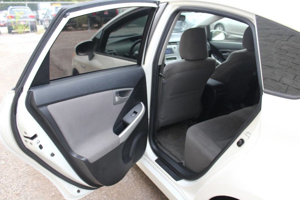 2013 Toyota Prius 5dr Hatchback Two - 22919568 - 11