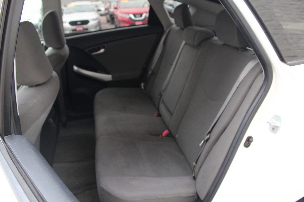 2013 Toyota Prius 5dr Hatchback Two - 22919568 - 12