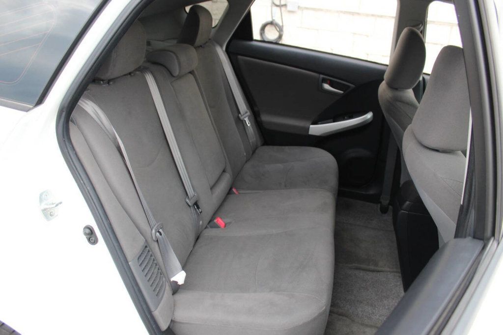 2013 Toyota Prius 5dr Hatchback Two - 22919568 - 15