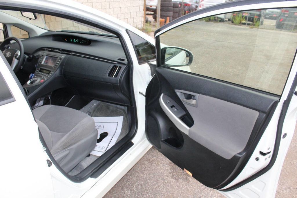 2013 Toyota Prius 5dr Hatchback Two - 22919568 - 16