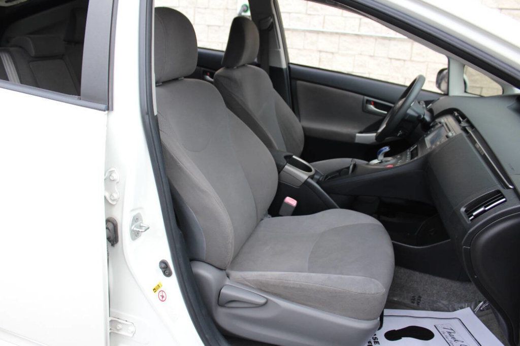 2013 Toyota Prius 5dr Hatchback Two - 22919568 - 17