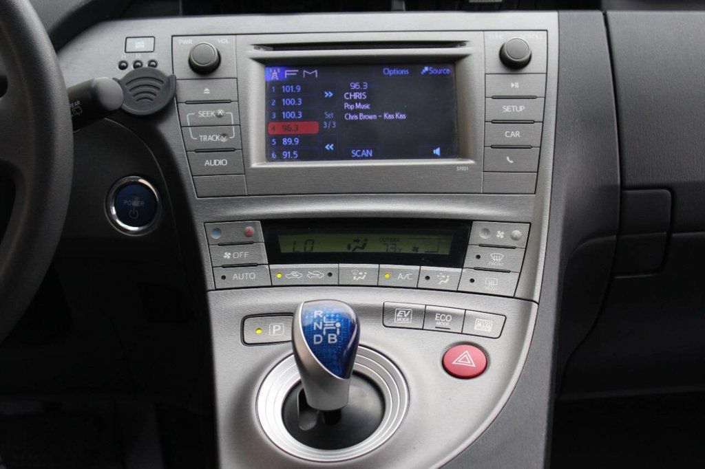 2013 Toyota Prius 5dr Hatchback Two - 22919568 - 19