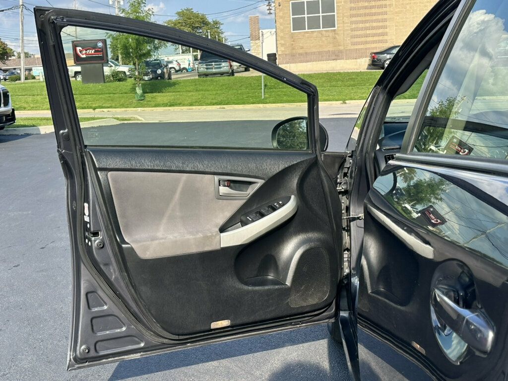 2013 Toyota Prius 5dr Hatchback Two - 23049697 - 17