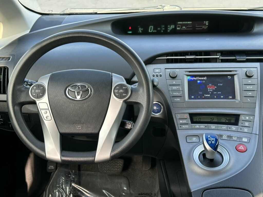 2013 Toyota Prius 5dr Hatchback Two - 23049697 - 19