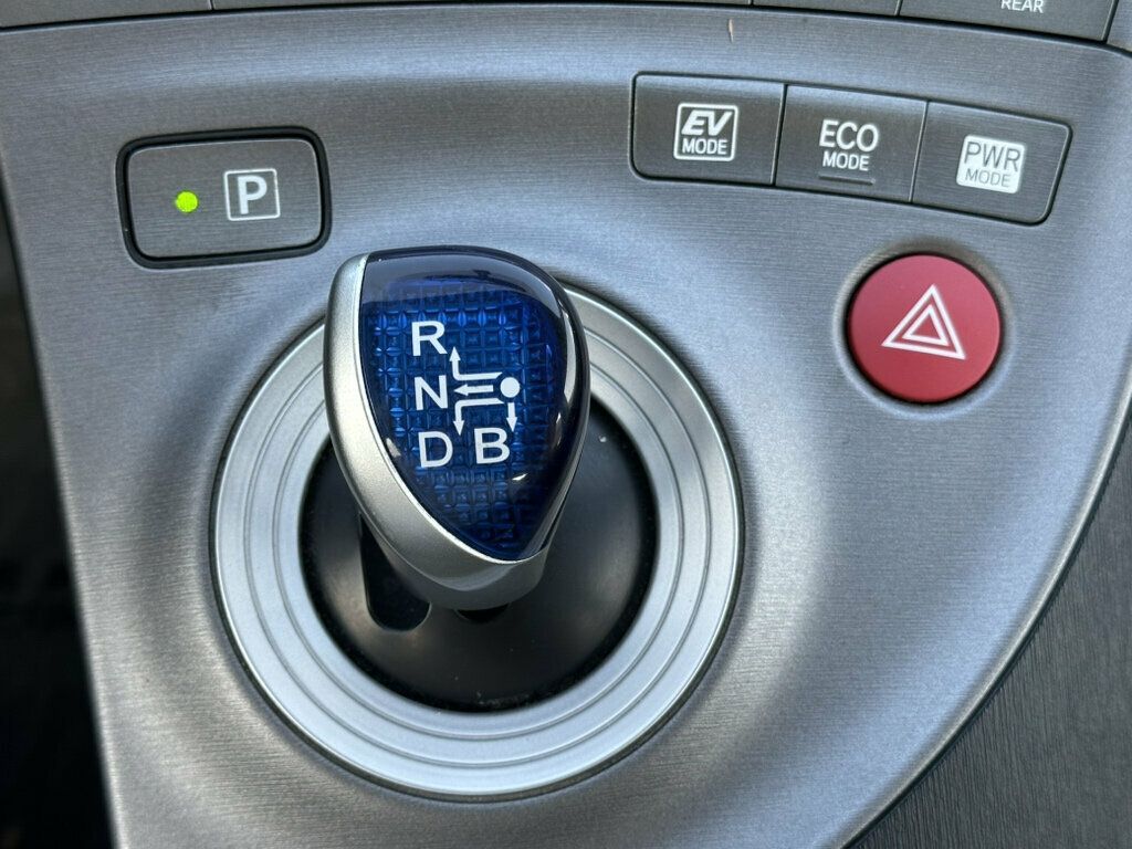 2013 Toyota Prius 5dr Hatchback Two - 23049697 - 25