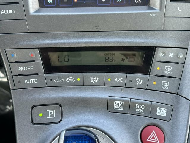 2013 Toyota Prius 5dr Hatchback Two - 23049697 - 26