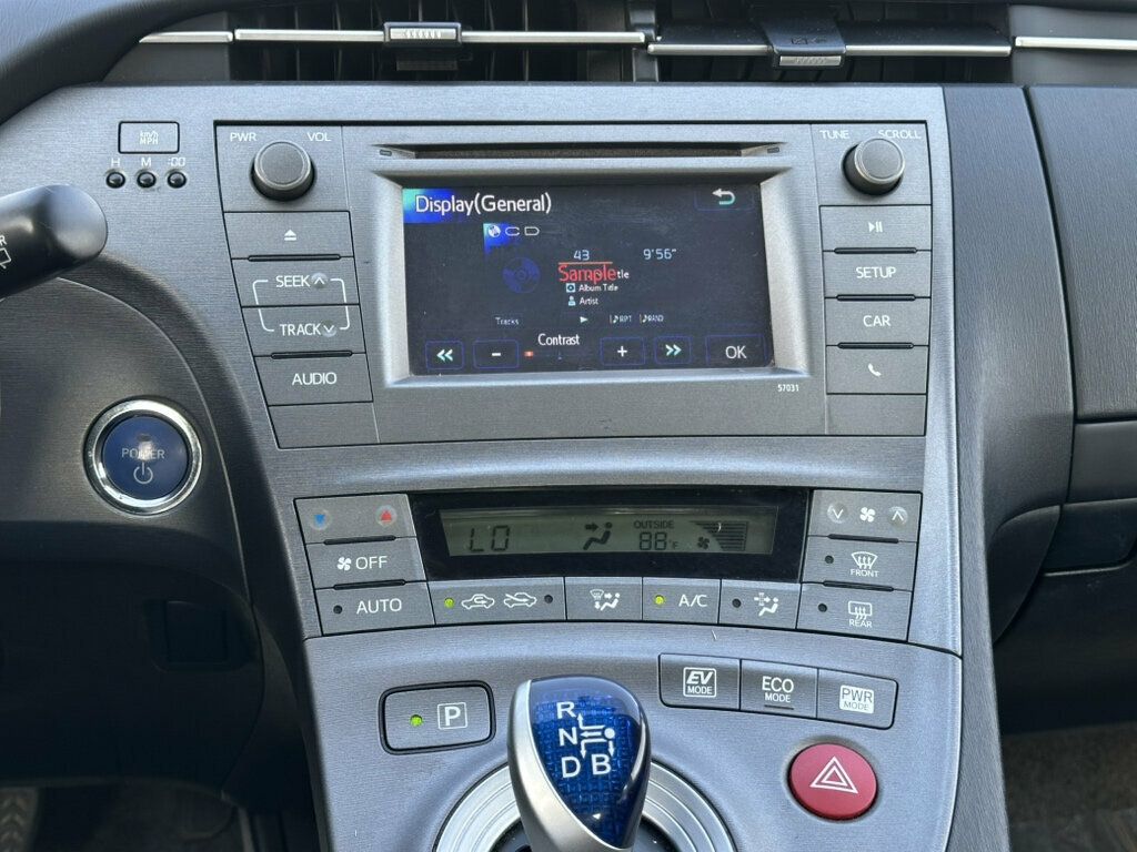 2013 Toyota Prius 5dr Hatchback Two - 23049697 - 32