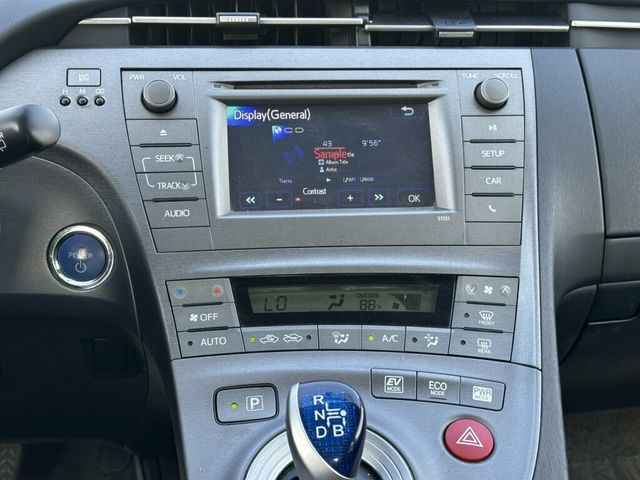 2013 Toyota Prius 5dr Hatchback Two - 23049697 - 32