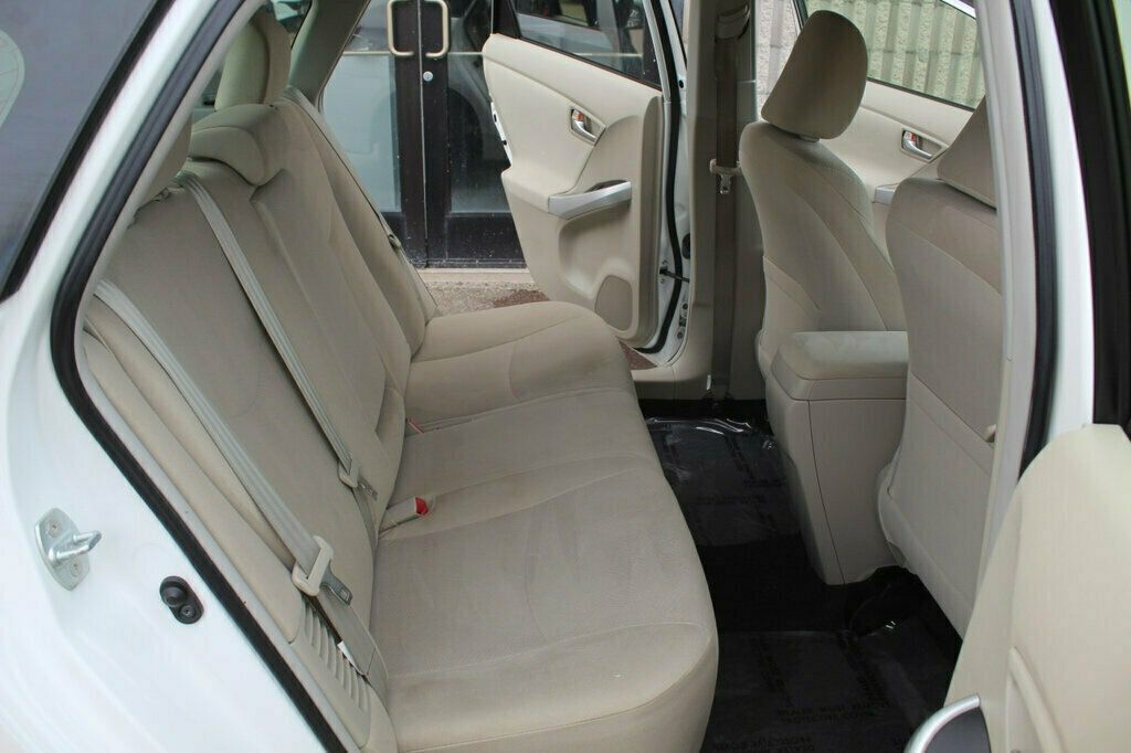 2013 Toyota Prius Three photo 8