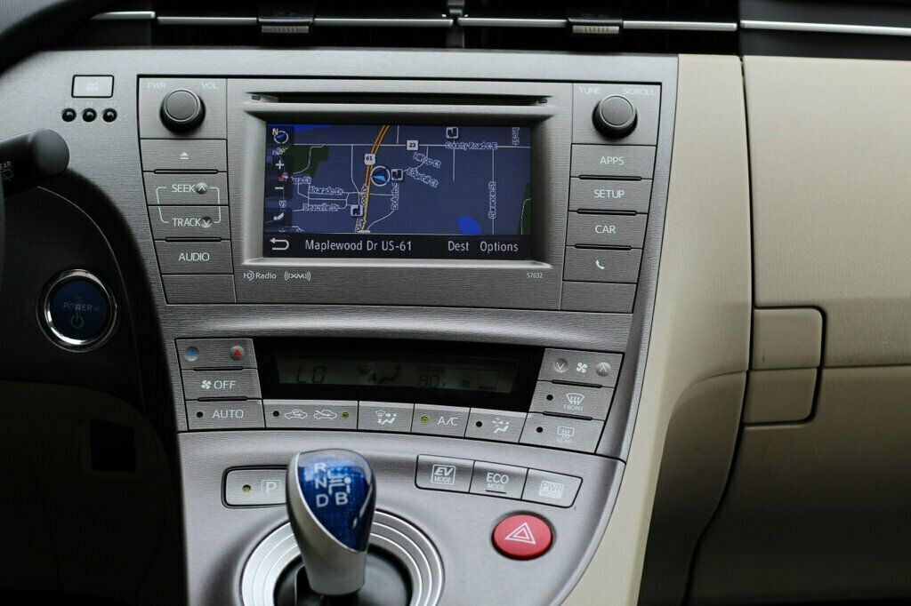 2013 Toyota Prius Three photo 10