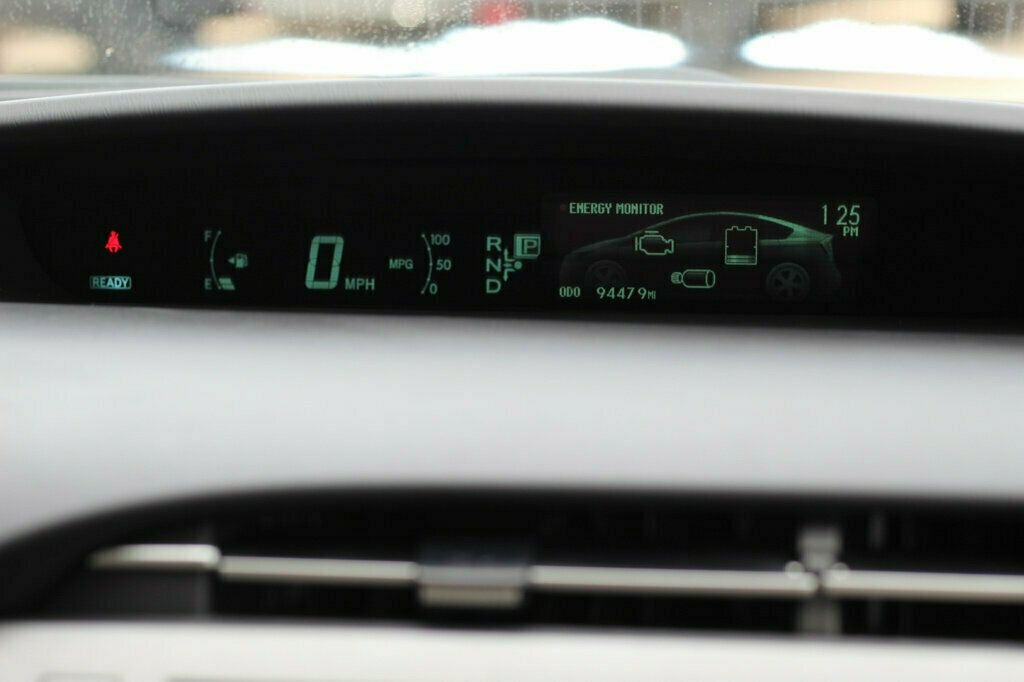 2013 Toyota Prius Three photo 11