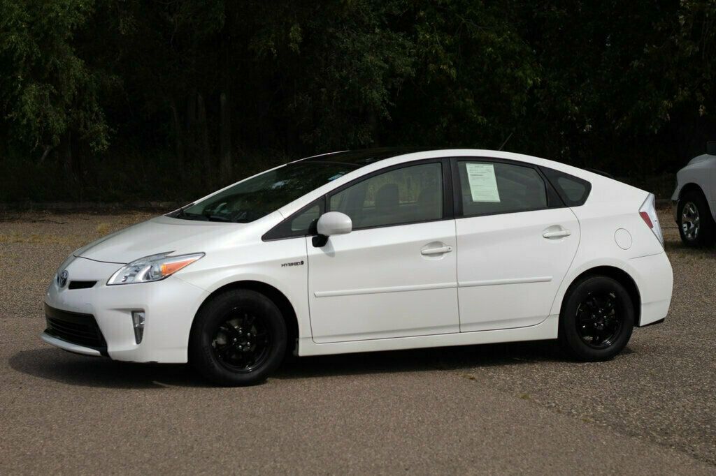 2013 Toyota Prius Three photo 14
