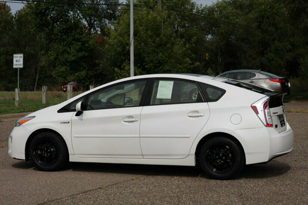 2013 Toyota Prius Three photo 16