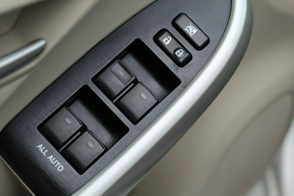 2013 Toyota Prius Three photo 18