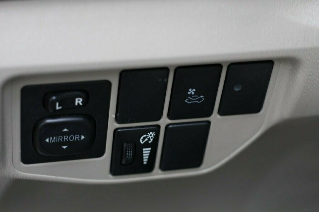 2013 Toyota Prius Three photo 19