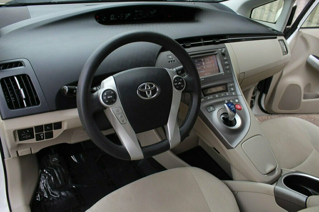 2013 Toyota Prius Three photo 22