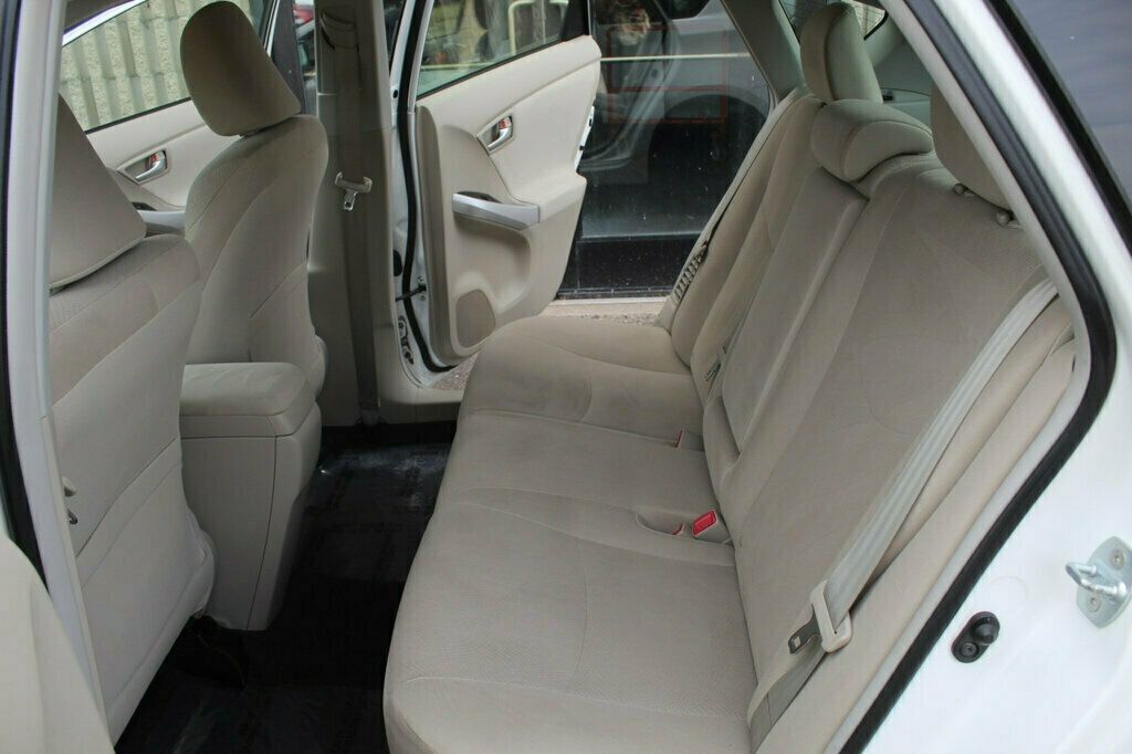2013 Toyota Prius Three photo 23