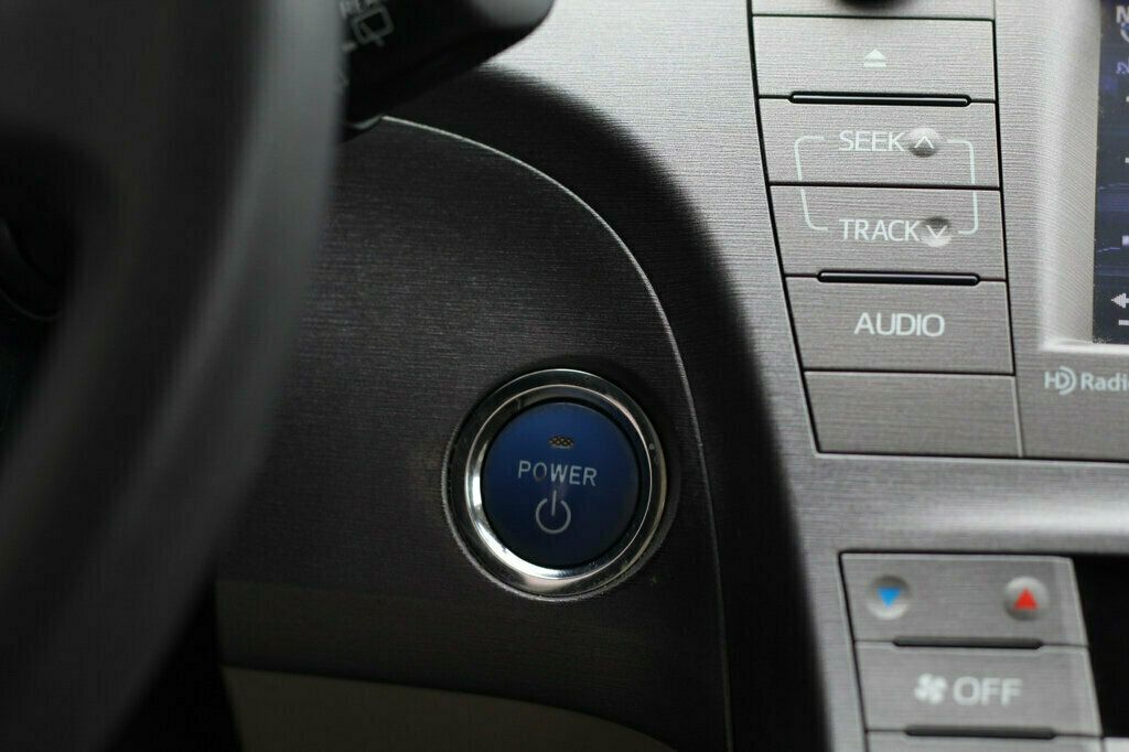 2013 Toyota Prius Three photo 26