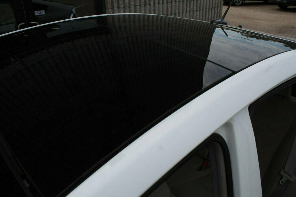 2013 Toyota Prius Three photo 28