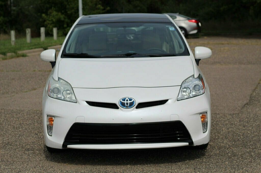 2013 Toyota Prius Three photo 2