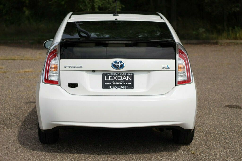 2013 Toyota Prius Three photo 3