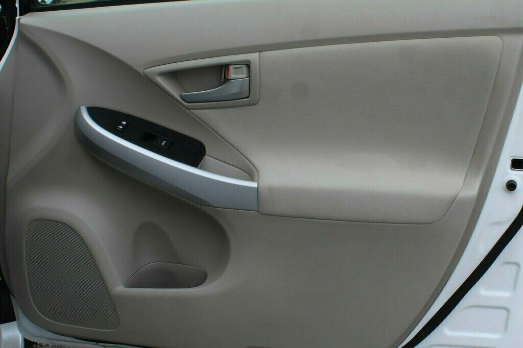 2013 Toyota Prius Three photo 4