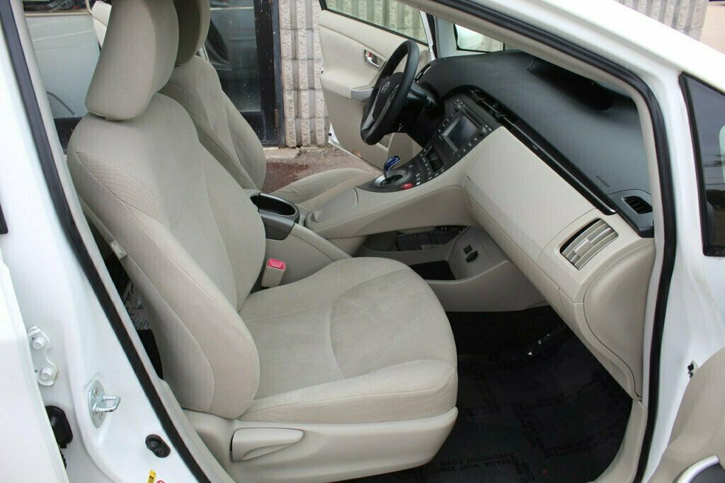 2013 Toyota Prius Three photo 5