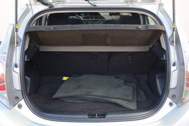 2013 Toyota Prius c  - 22969339 - 10