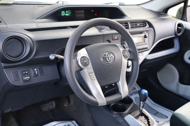 2013 Toyota Prius c  - 22969339 - 13
