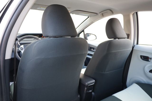 2013 Toyota Prius c  - 22969339 - 16