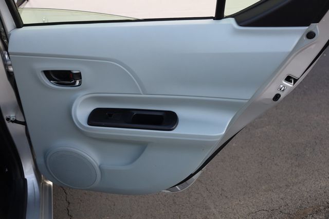 2013 Toyota Prius c  - 22969339 - 18