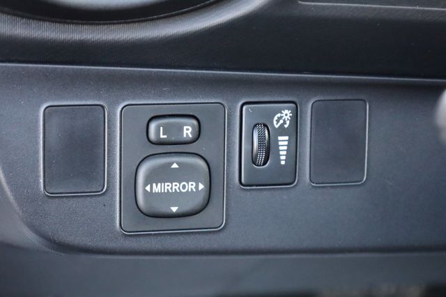 2013 Toyota Prius c  - 22969339 - 26