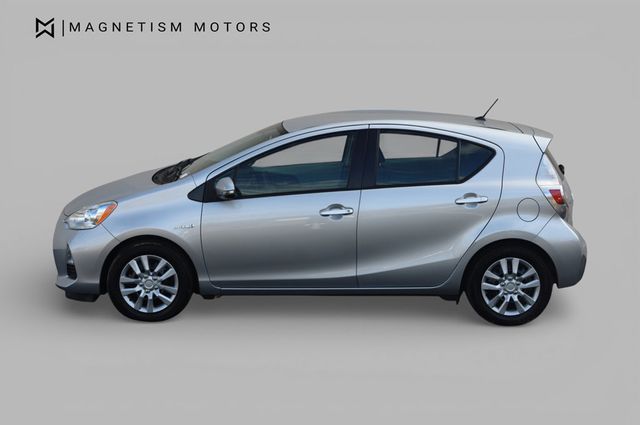 2013 Toyota Prius c  - 22969339 - 2