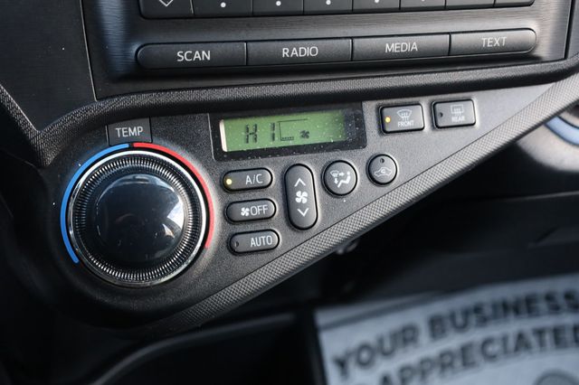 2013 Toyota Prius c  - 22969339 - 30